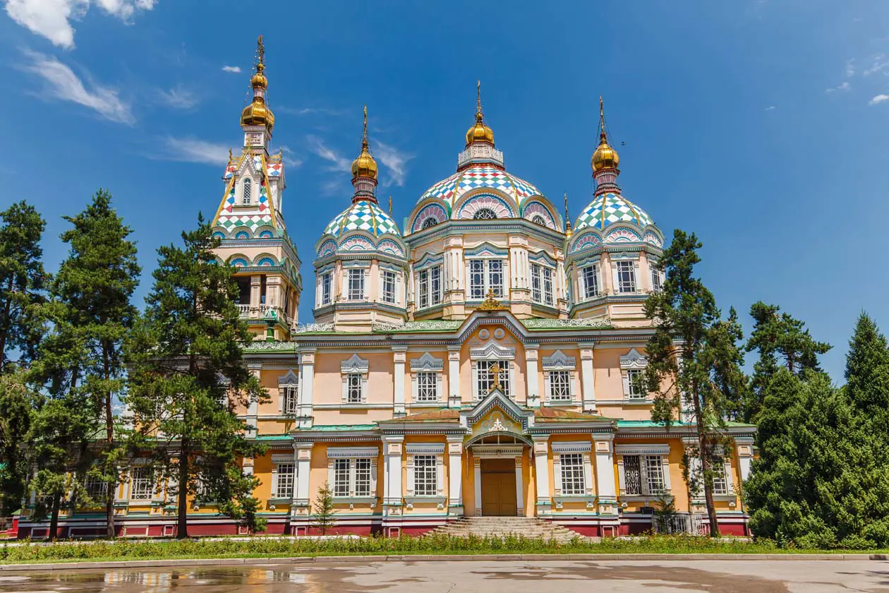 Discover Kazakhstan — A Journey Through Mountains, Lakes, Canyons & Silk Road Heritage